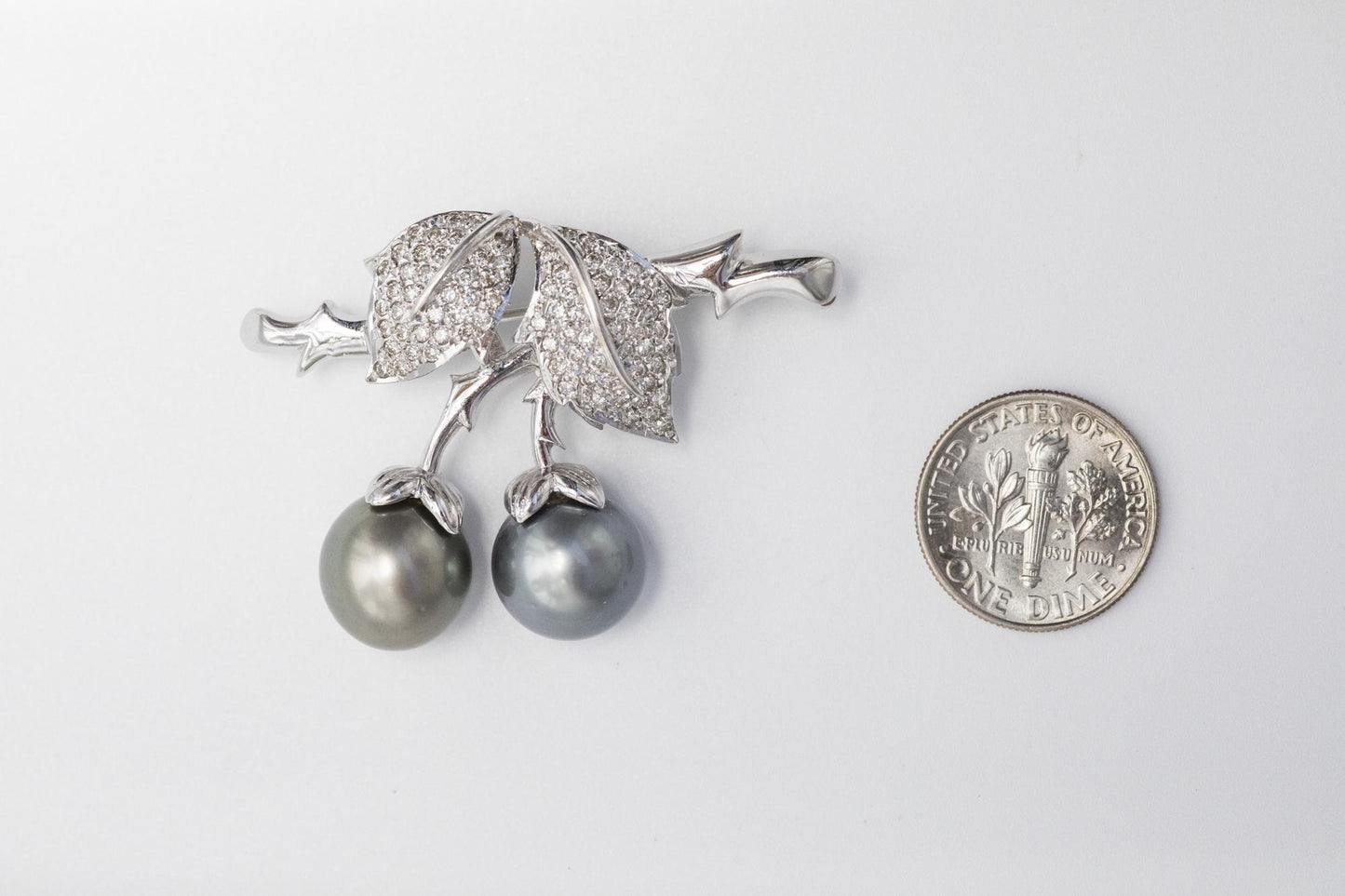 Leaves and Berries Brooch in 18K White Gold with Grey Pearls and Diamonds