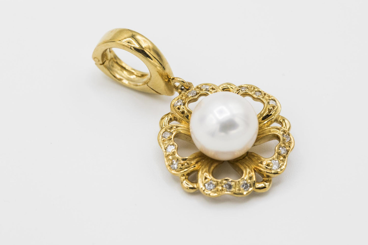 Classic 18K Pearl and Diamond Pendant