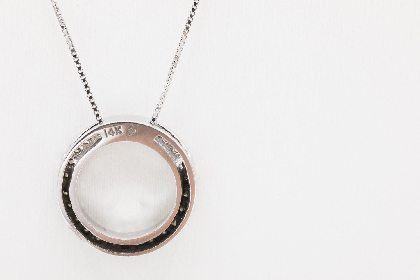 14K White Gold Diamond Circle Pendant