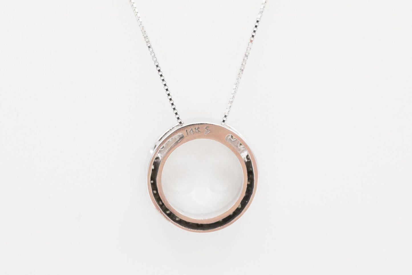 14K White Gold Diamond Circle Pendant