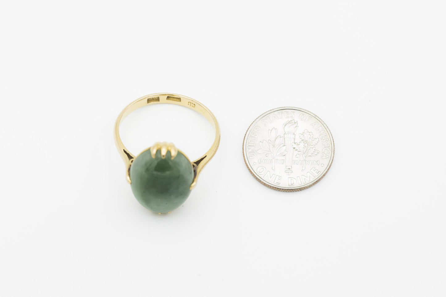 18K Yellow Gold Jadeite Cabochon Ring