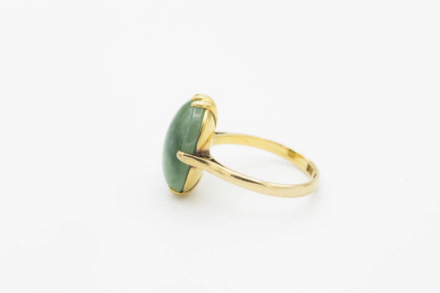 18K Yellow Gold Jadeite Cabochon Ring