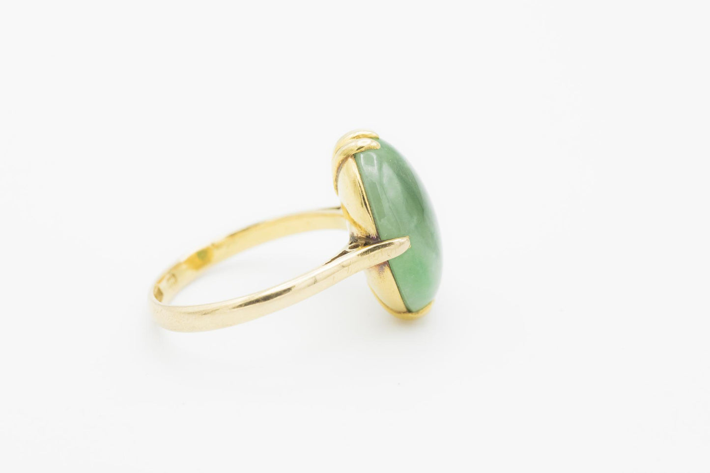 18K Yellow Gold Jadeite Cabochon Ring
