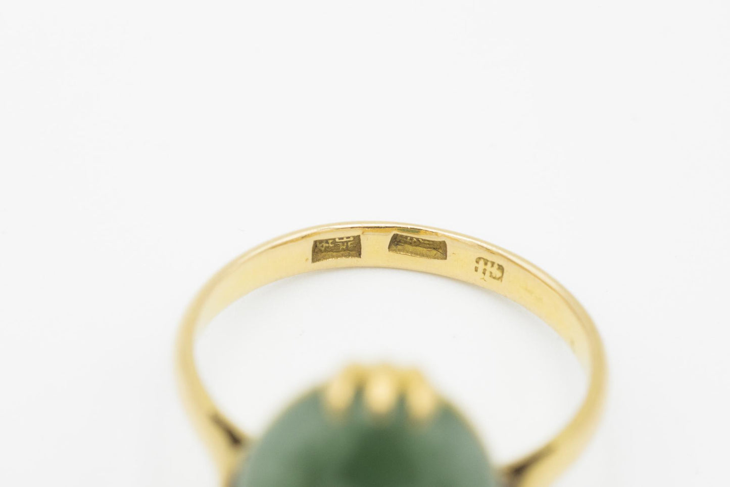 18K Yellow Gold Jadeite Cabochon Ring