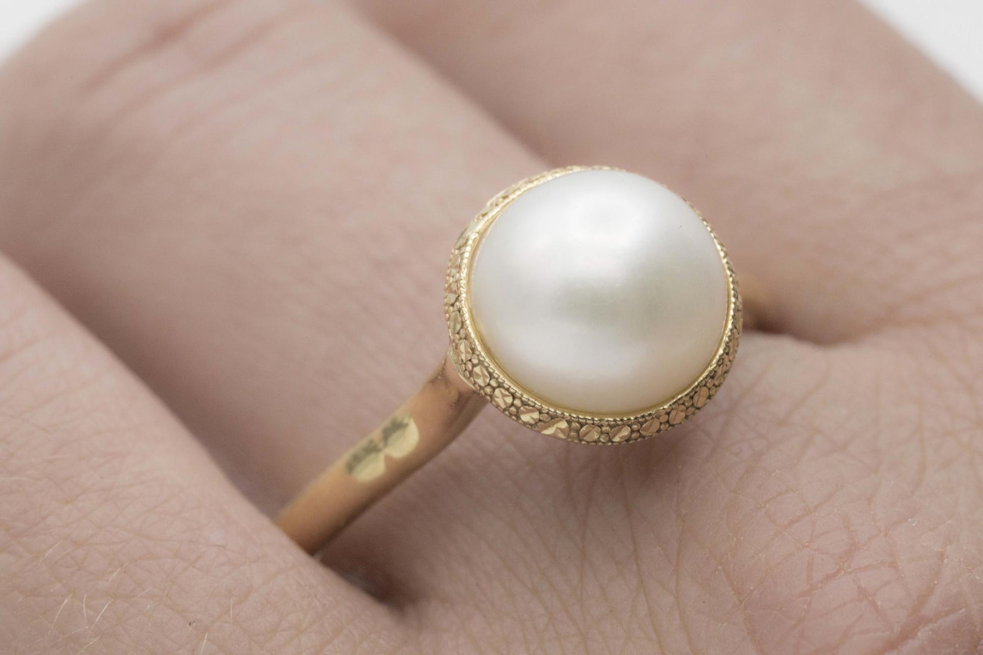 Fabulous Vintage 18K Yellow Gold Pearl Ring