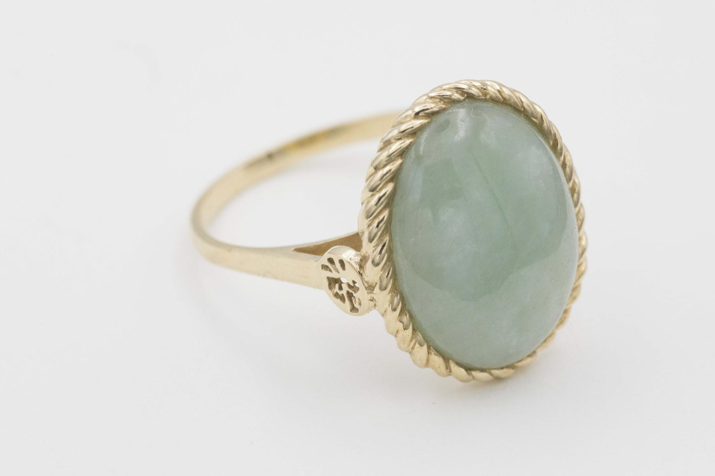 14K Yellow Gold Sanuk Oval Jade-Nephrite Ring