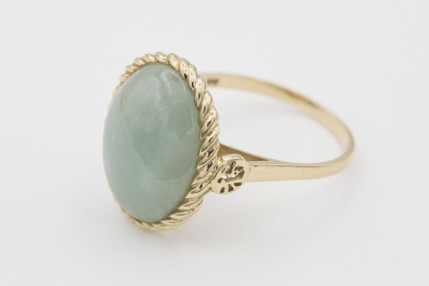 14K Yellow Gold Sanuk Oval Jade-Nephrite Ring