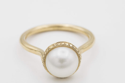 Fabulous Vintage 18K Yellow Gold Pearl Ring