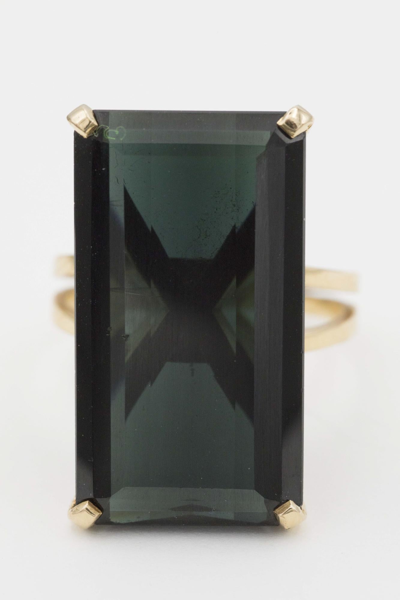 18K Yellow Gold Deep Green 25ct Tourmaline Cocktail Ring