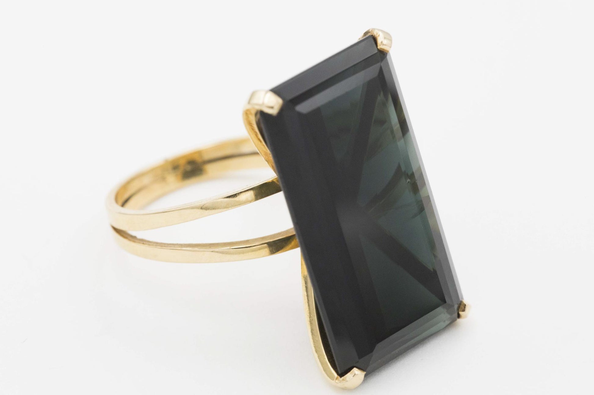 18K Yellow Gold Deep Green 25ct Tourmaline Cocktail Ring