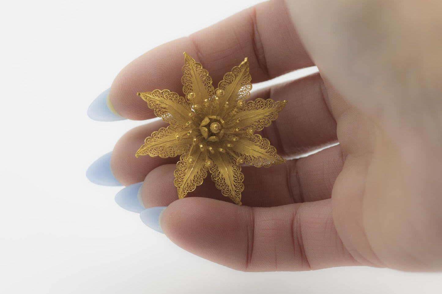 19K YG Filigree Flower Brooch