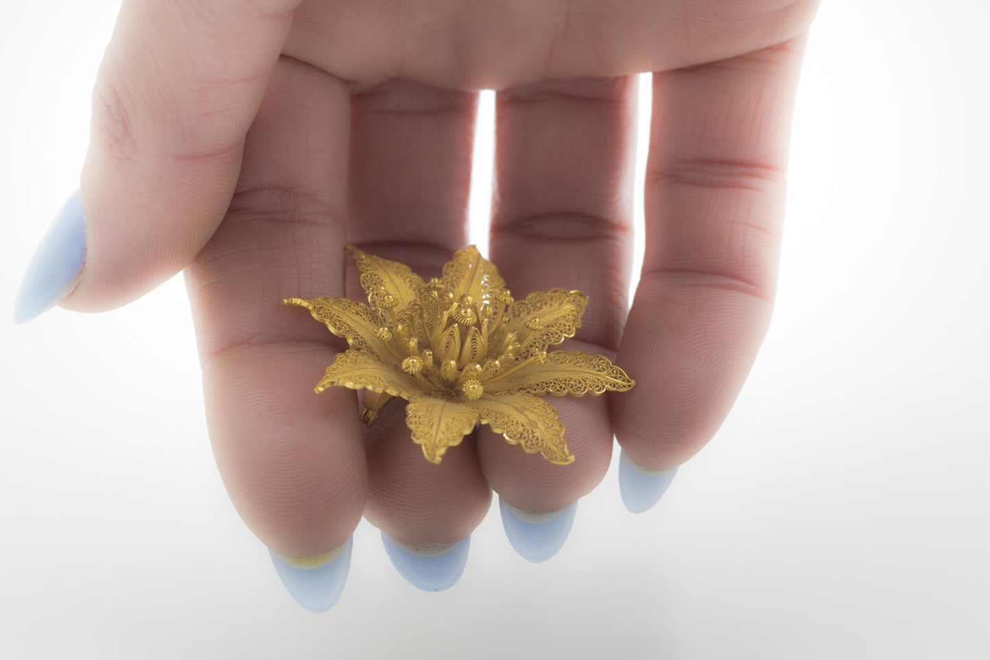 19K YG Filigree Flower Brooch