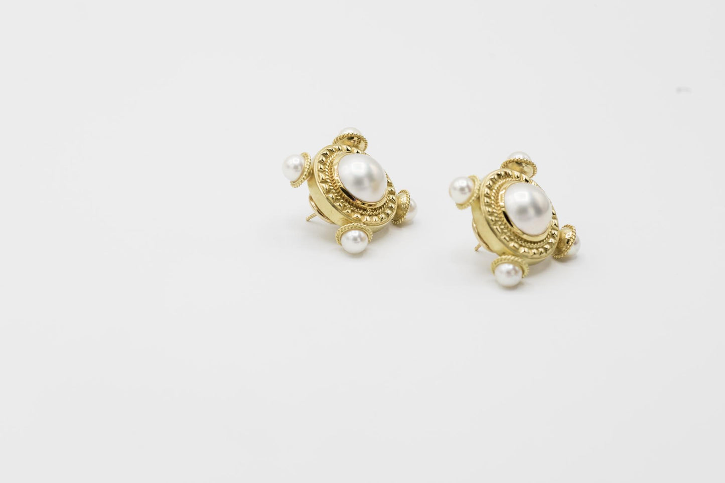 Pearl 18K Yellow Gold Earring and Brooch Set