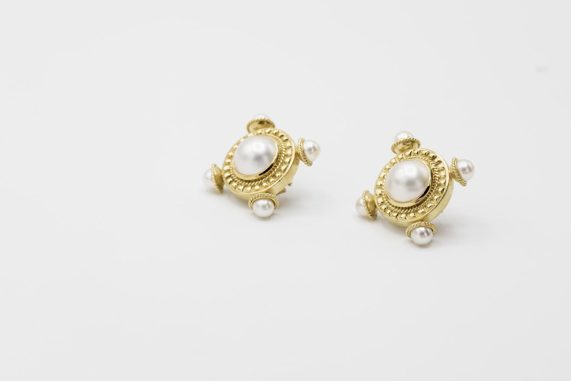 Pearl 18K Yellow Gold Earring and Brooch Set