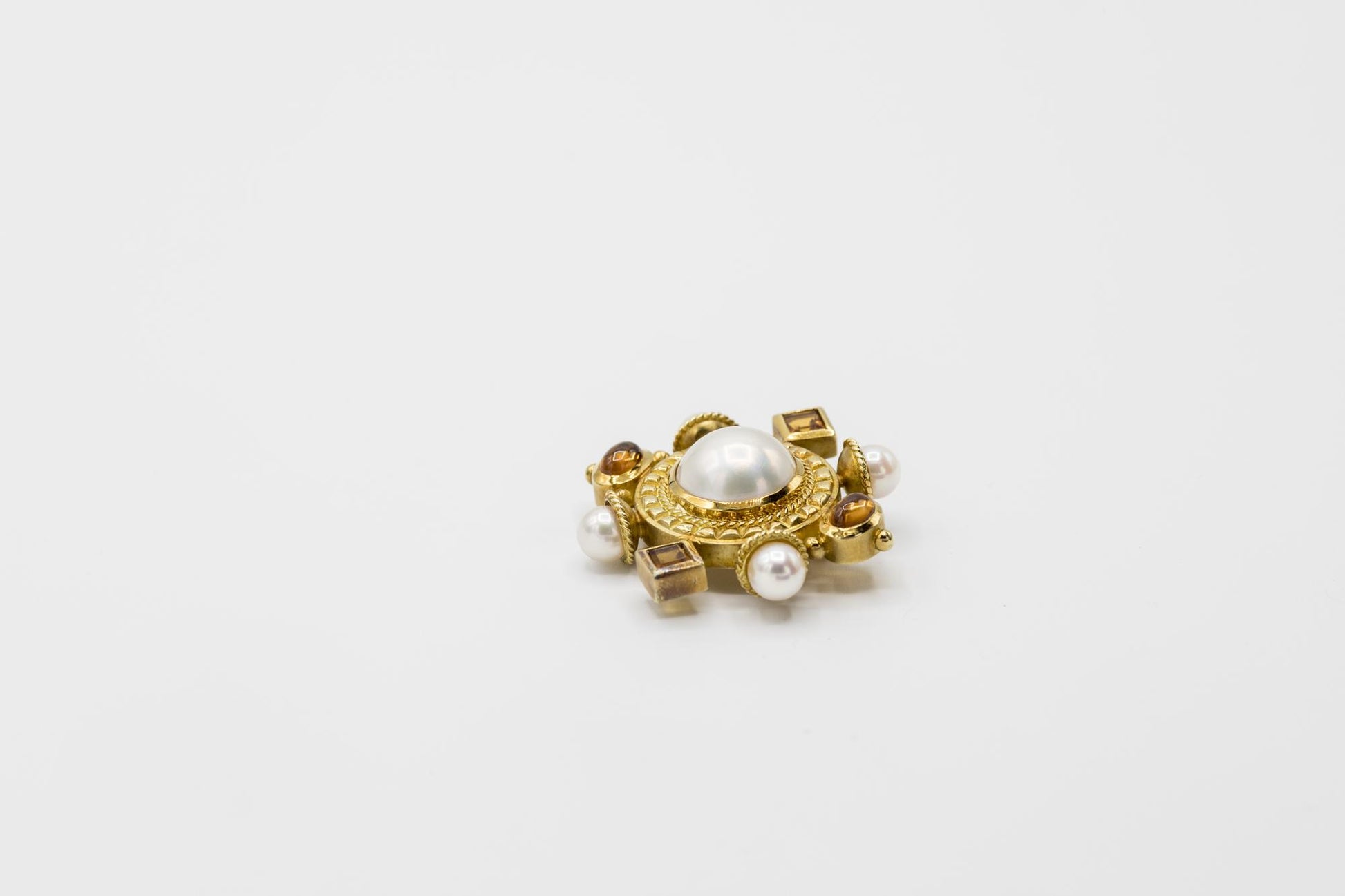 Pearl 18K Yellow Gold Earring and Brooch Set