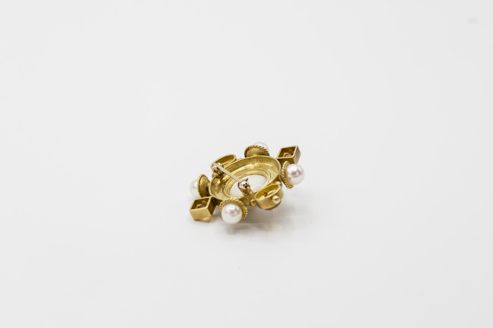 Pearl 18K Yellow Gold Earring and Brooch Set