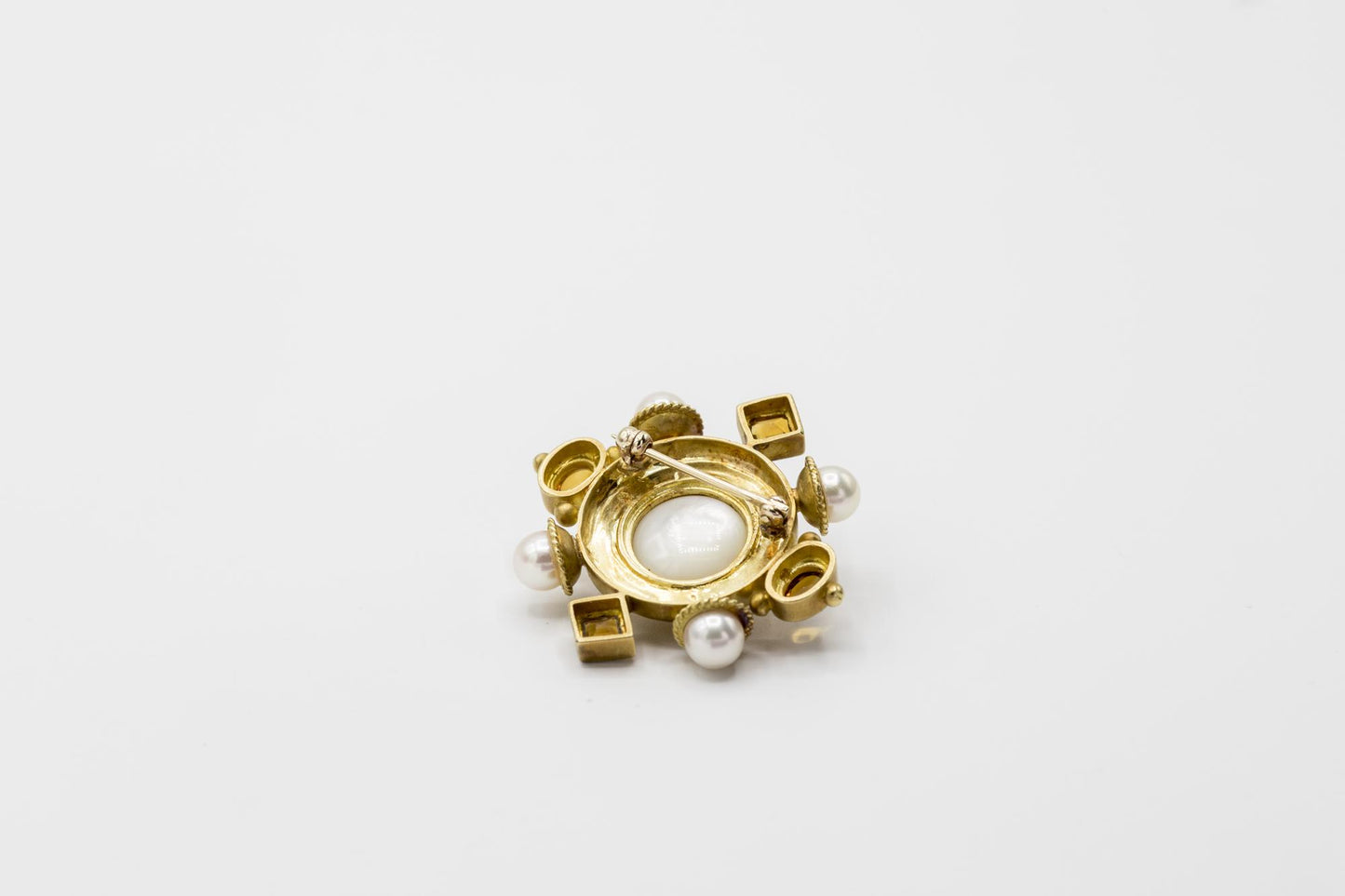 Pearl 18K Yellow Gold Earring and Brooch Set