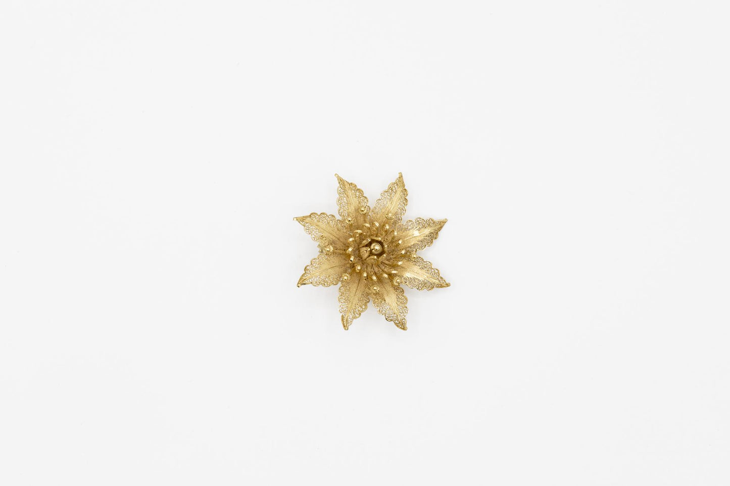 19K YG Filigree Flower Brooch