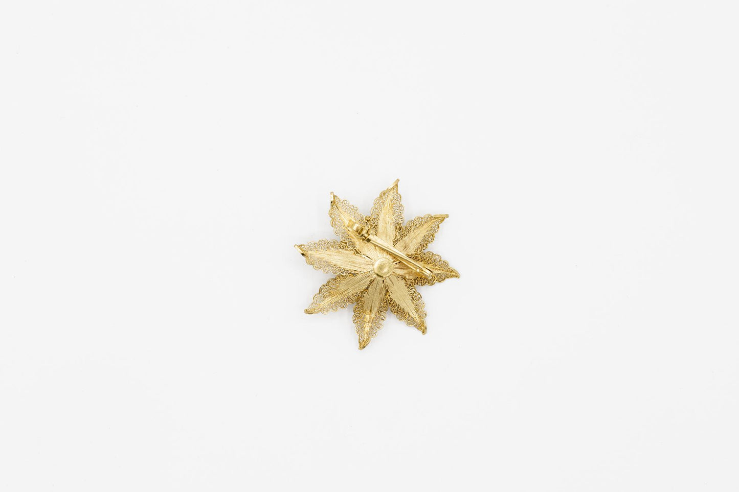 19K YG Filigree Flower Brooch