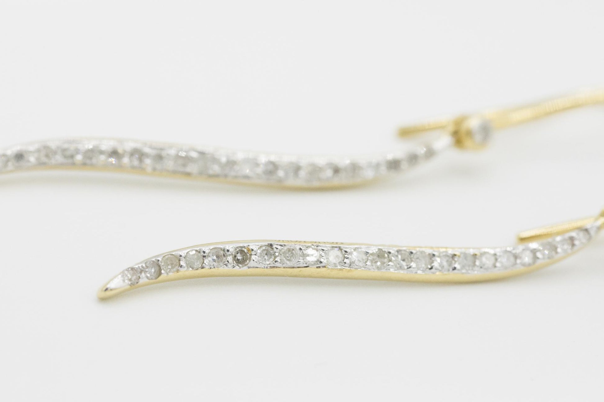 Modern 18K Yellow Gold Diamond Drop Earrings