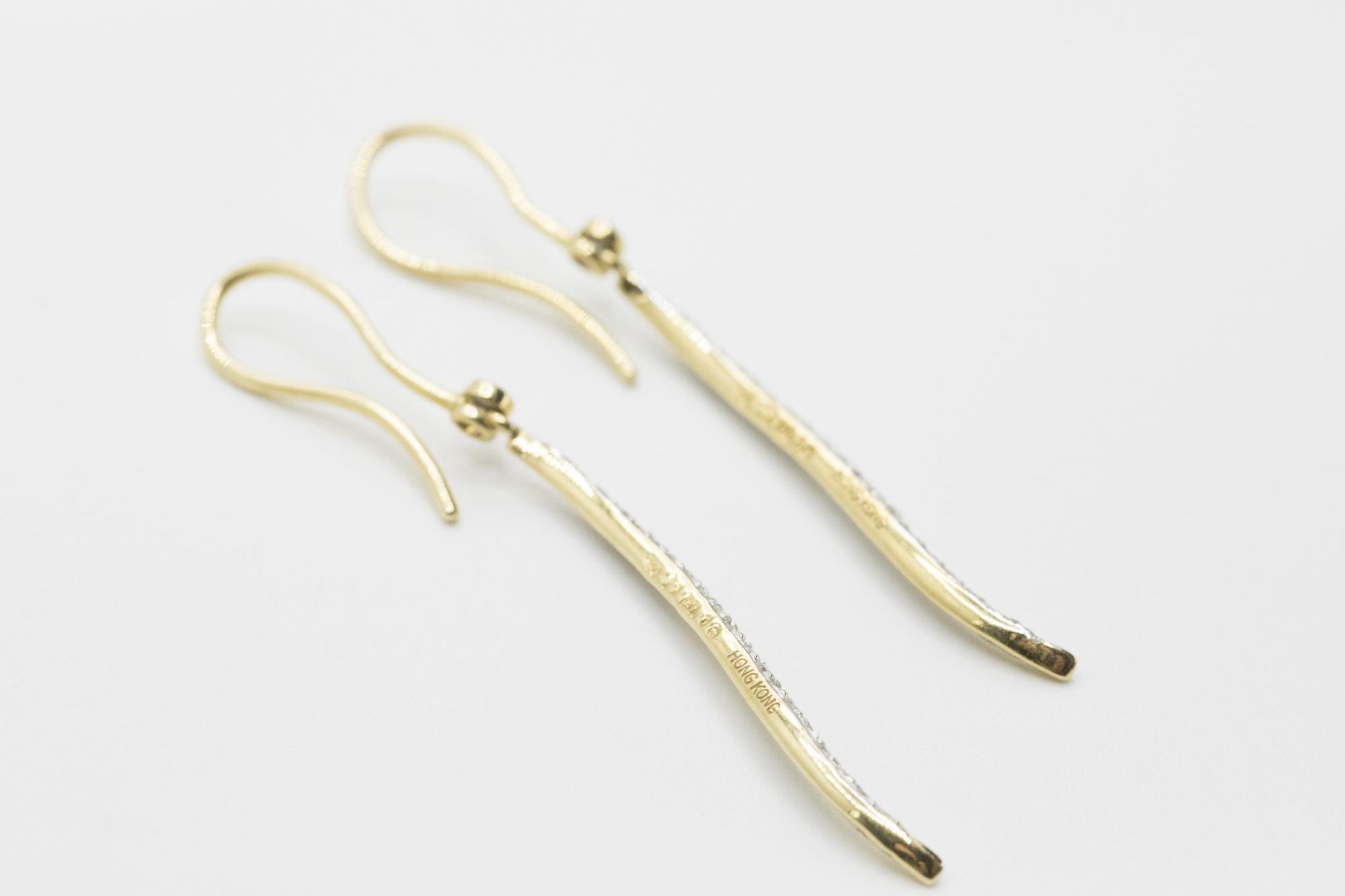 Modern 18K Yellow Gold Diamond Drop Earrings