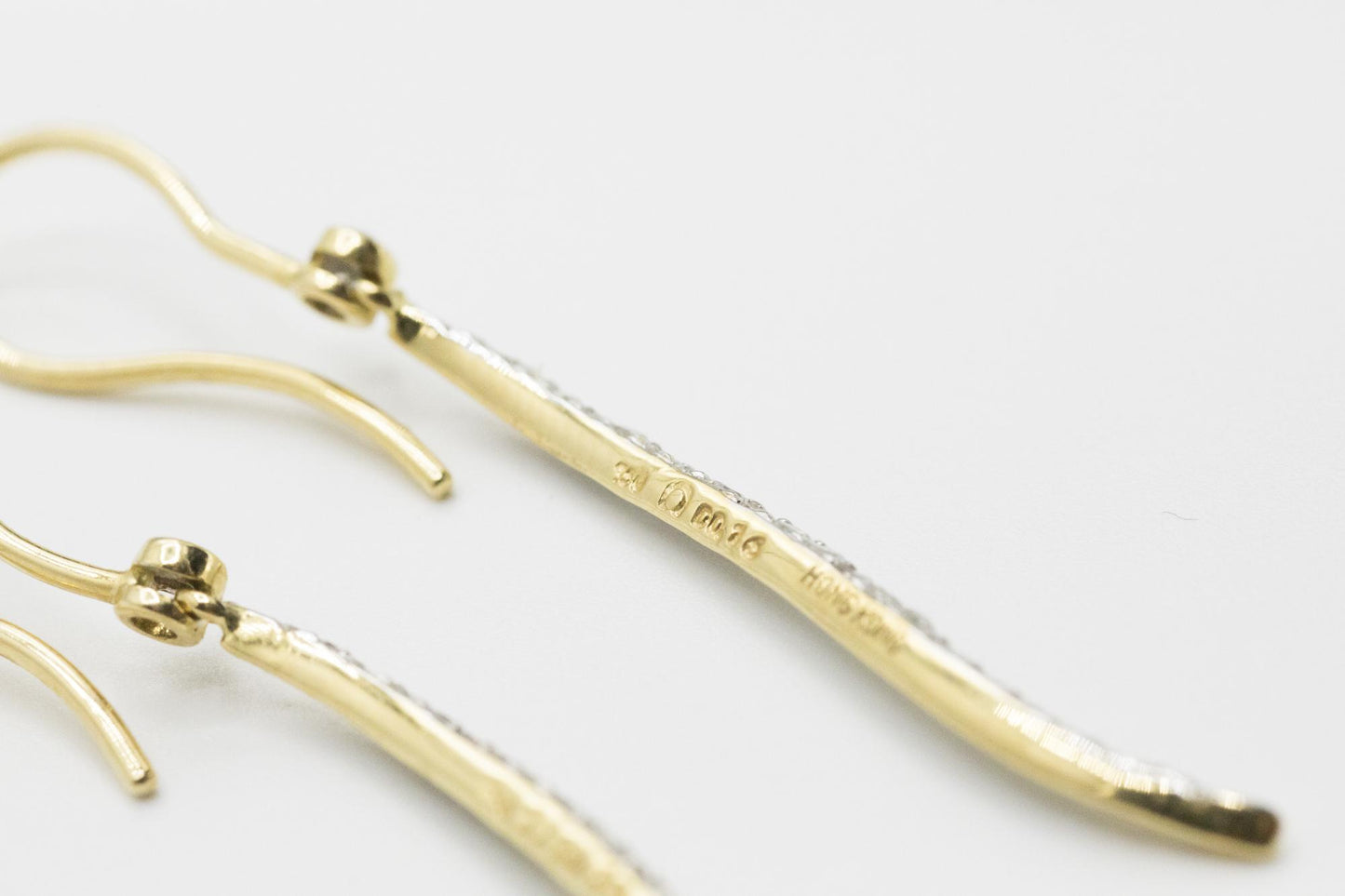 Modern 18K Yellow Gold Diamond Drop Earrings