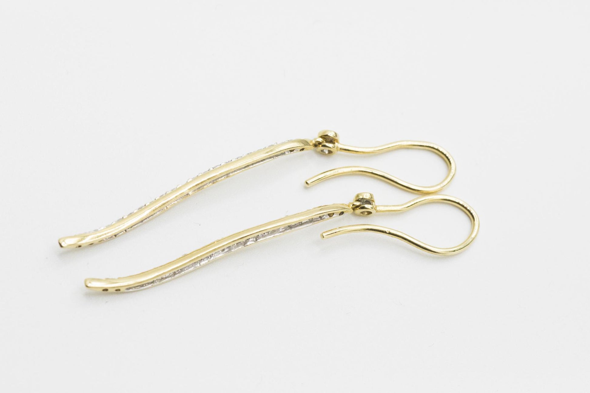 Modern 18K Yellow Gold Diamond Drop Earrings