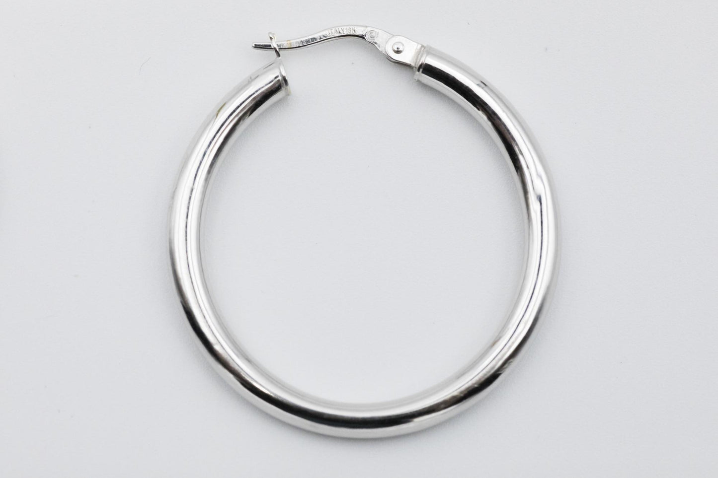 18K White Gold Shiny Hoop Earrings