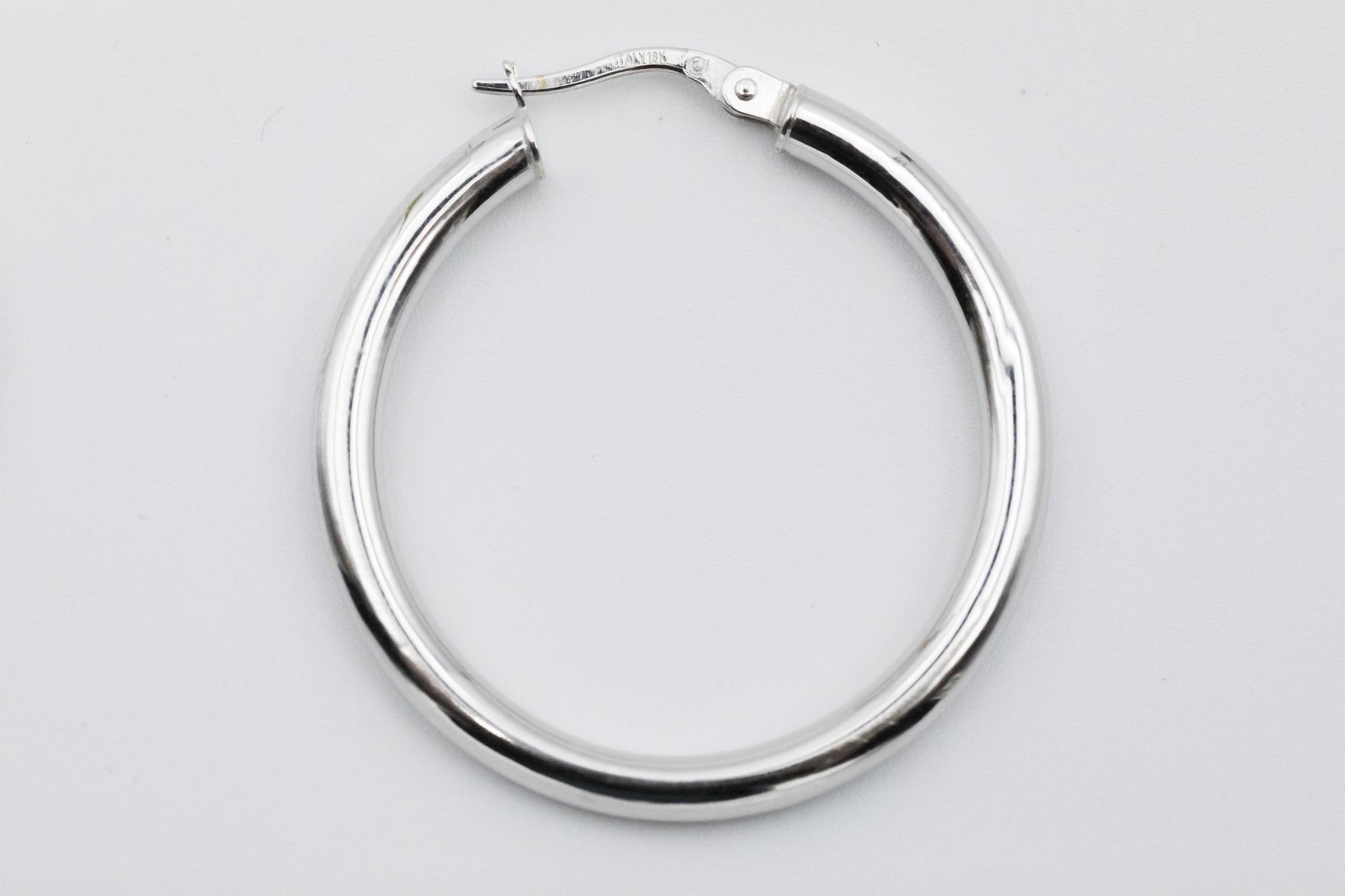 18K White Gold Shiny Hoop Earrings