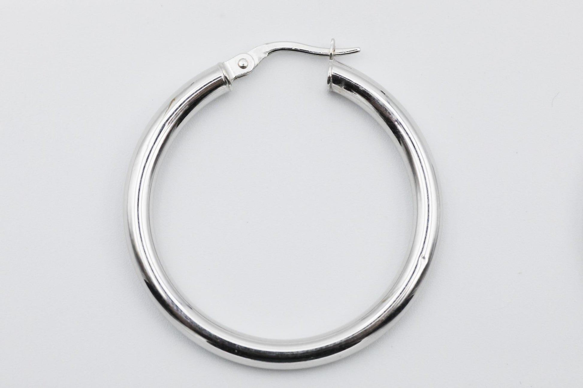 18K White Gold Shiny Hoop Earrings