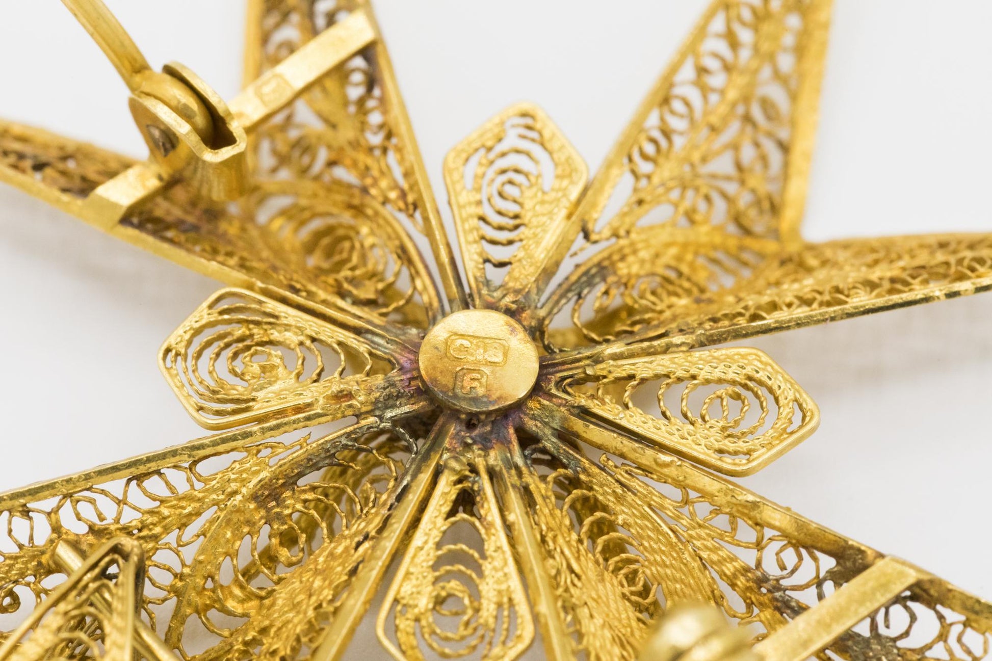 18K Yellow Gold Vintage Filigree Lace Maltese Cross Pendant/Brooch