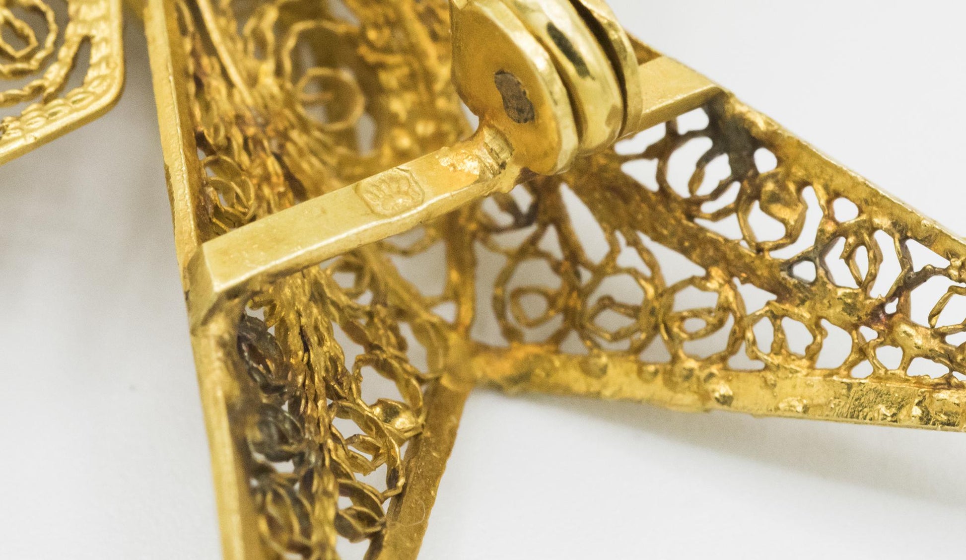 18K Yellow Gold Vintage Filigree Lace Maltese Cross Pendant/Brooch