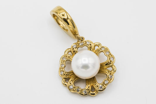 Classic 18K Pearl and Diamond Pendant