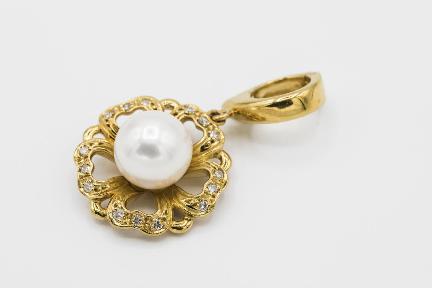 Classic 18K Pearl and Diamond Pendant