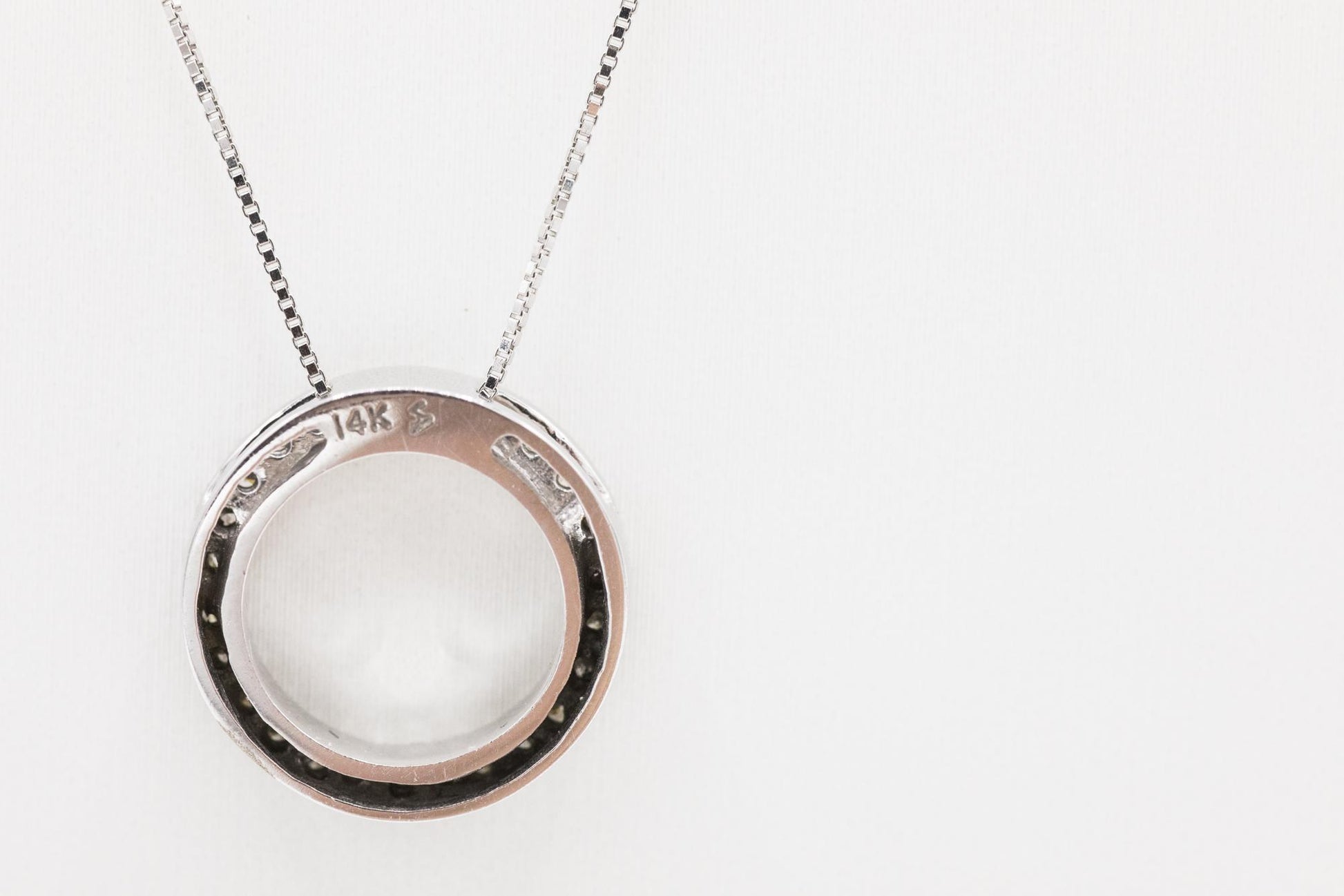 14K White Gold Diamond Circle Pendant