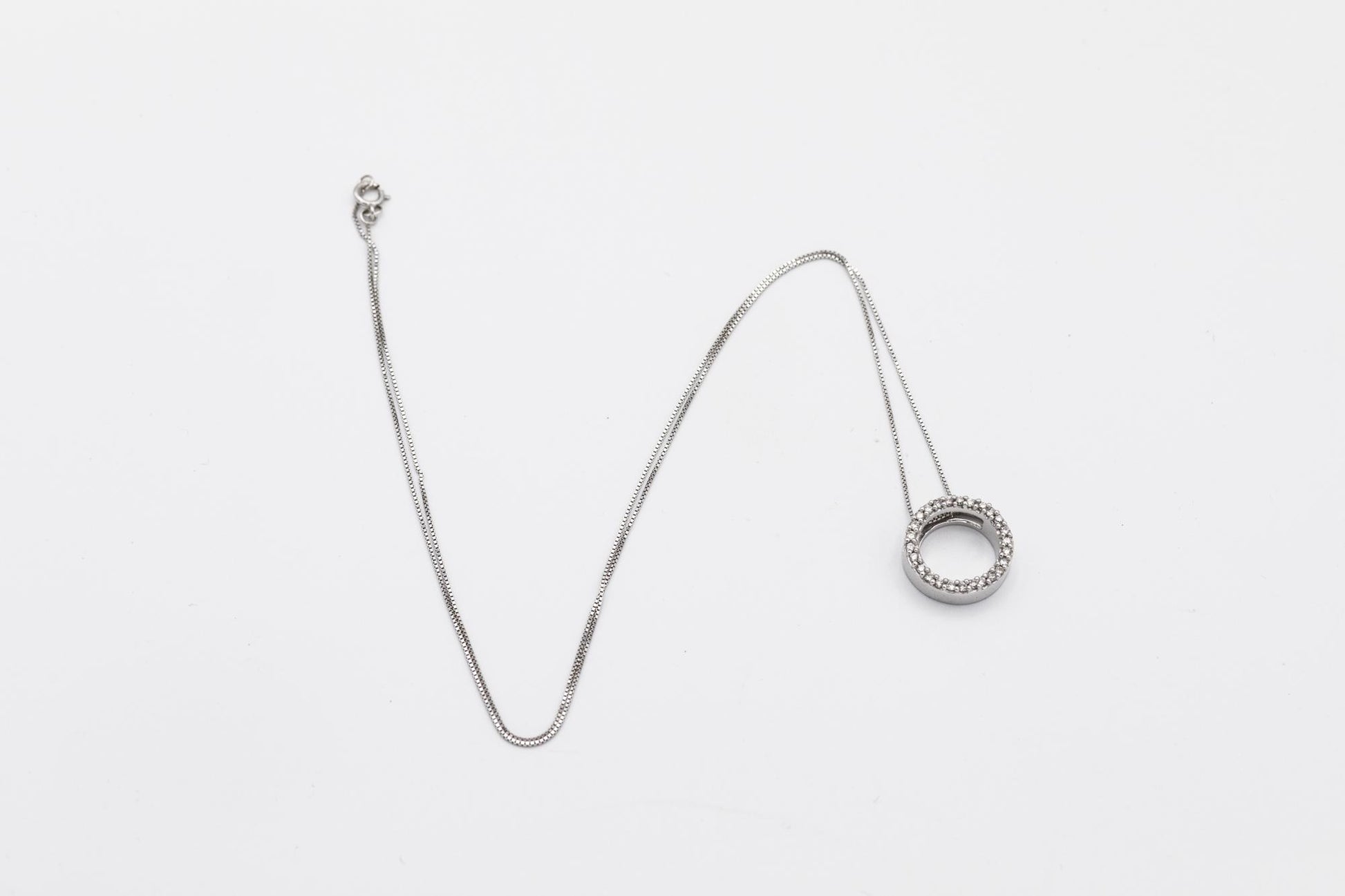 14K White Gold Diamond Circle Pendant