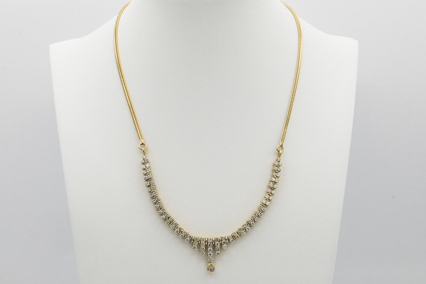 Dazzling Diamond Collar Necklace Set in Yellow Gold