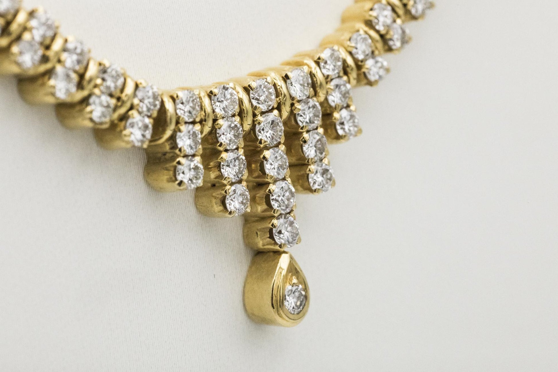 Dazzling Diamond Collar Necklace Set in Yellow Gold