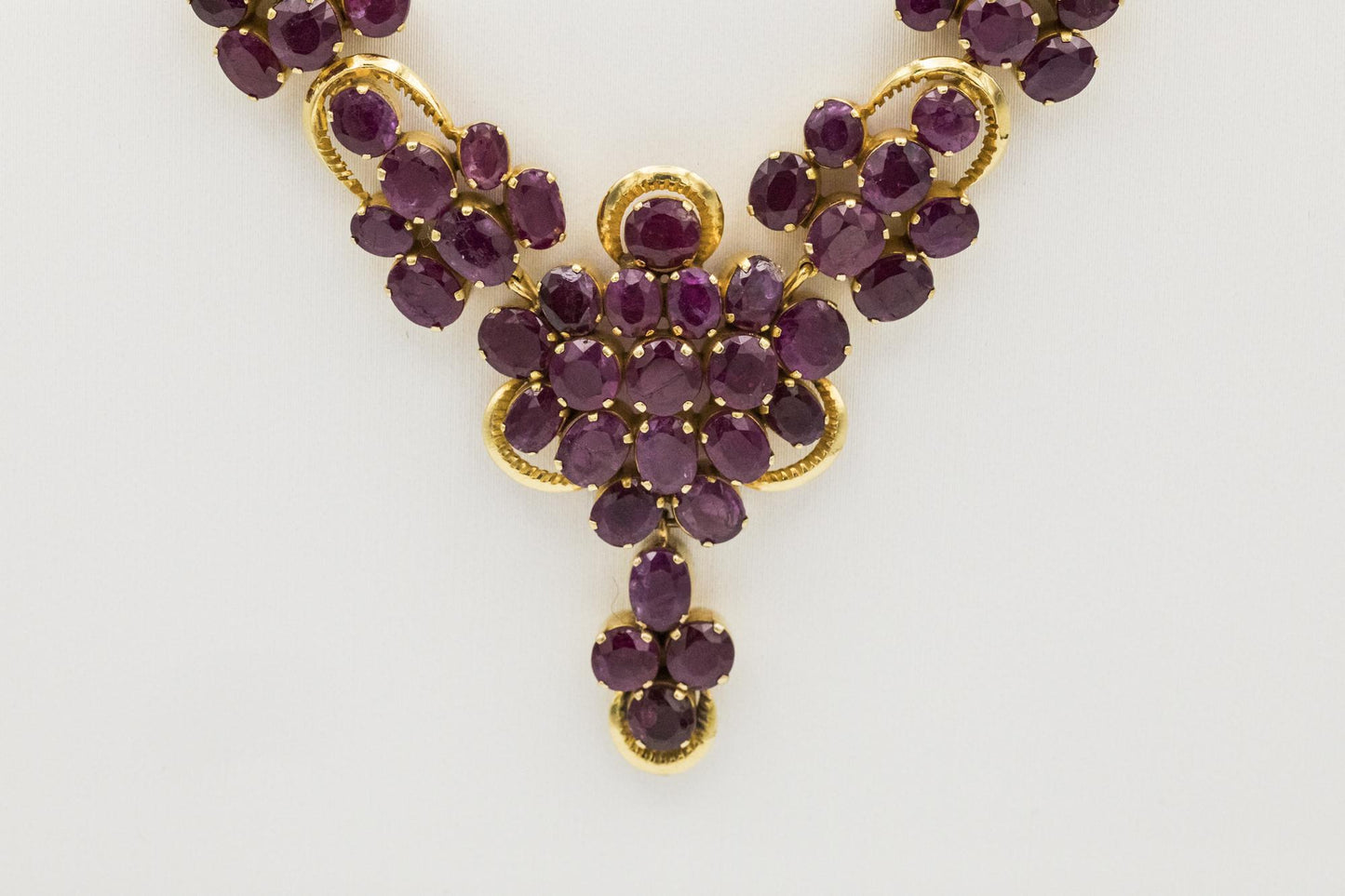 Extraordinary Estate Ruby Collar Necklace Set in 18K Yellow Gold