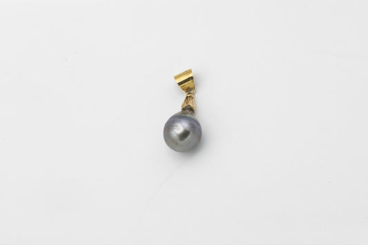 13mm Gray Baroque Pearl Pendant Set in 18K Yellow Gold