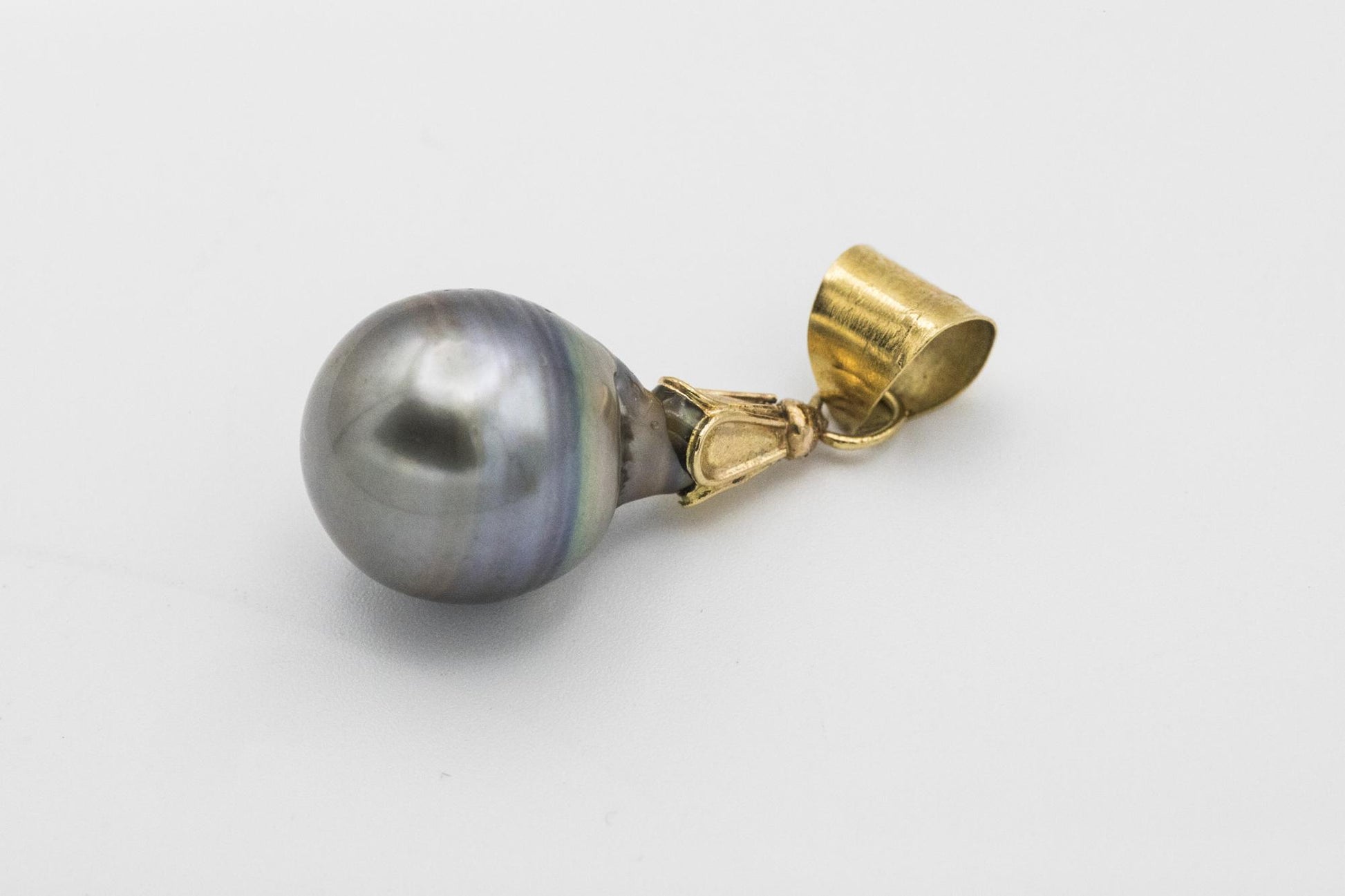 13mm Gray Baroque Pearl Pendant Set in 18K Yellow Gold