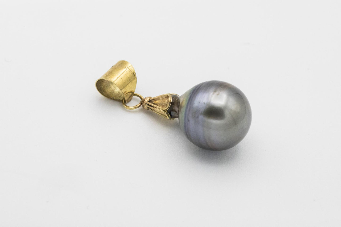 13mm Gray Baroque Pearl Pendant Set in 18K Yellow Gold