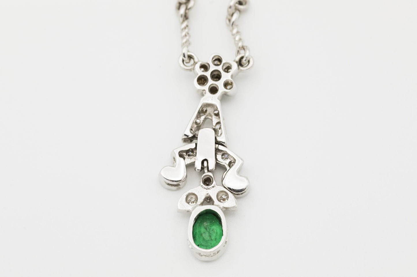 18K White Gold Necklace with Emerald and Diamonds