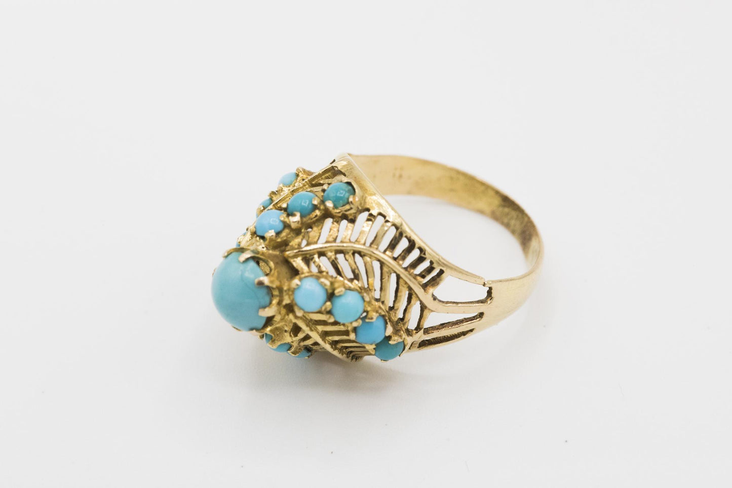 18K Yellow Gold Vintage Turquoise Ring