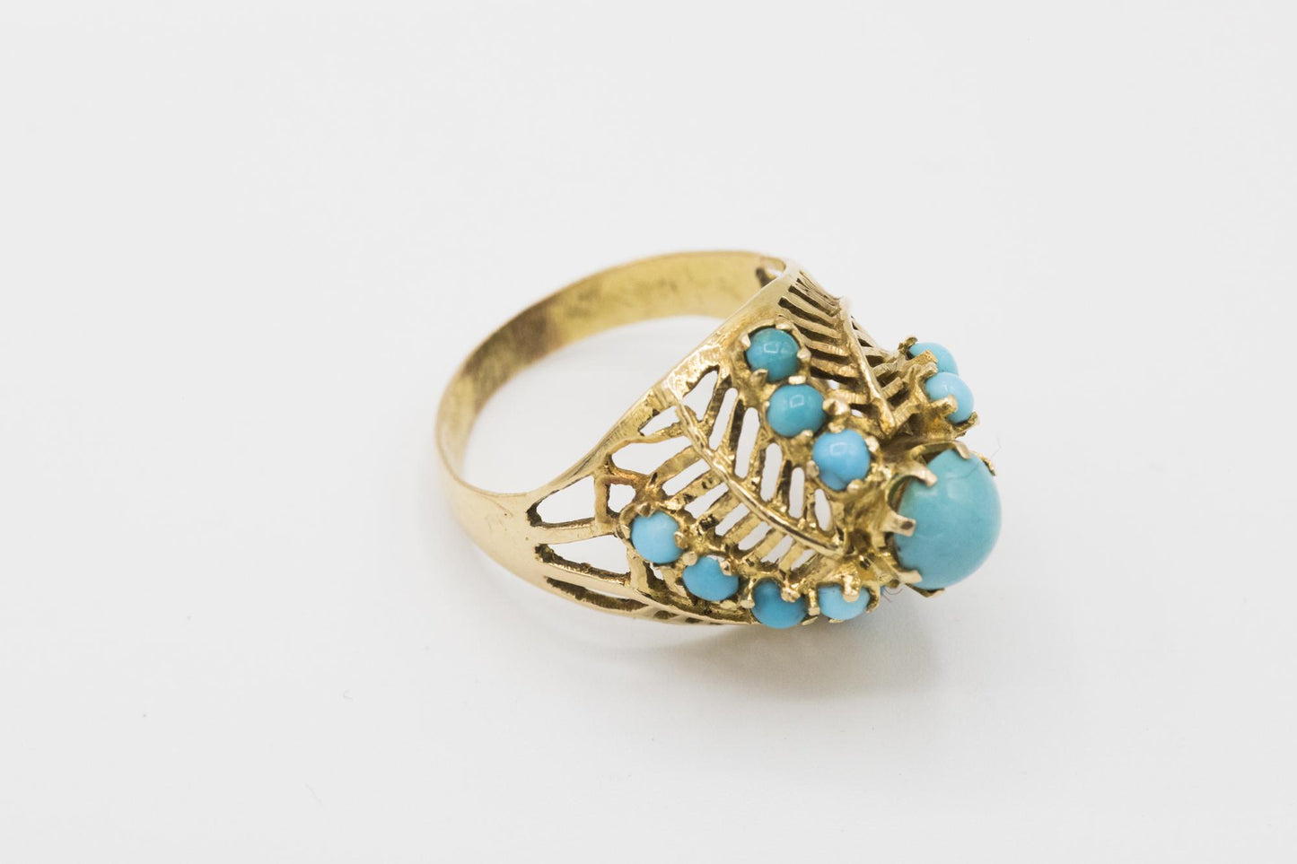 18K Yellow Gold Vintage Turquoise Ring